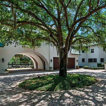 Equestrian farms and seasonal rental